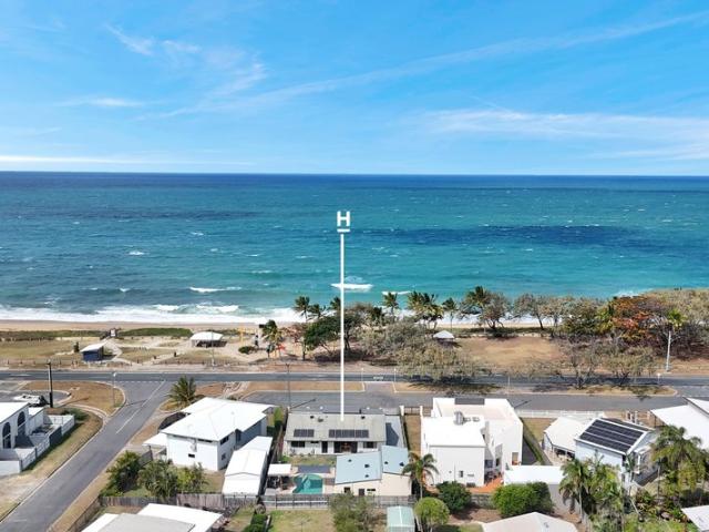 Coastal Living with Panoramic Coral Sea Views