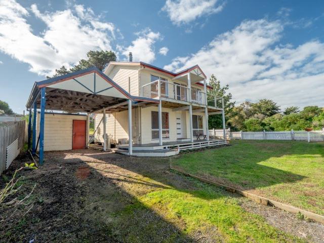 Coastal Living with Privacy, Space & Scenic Views