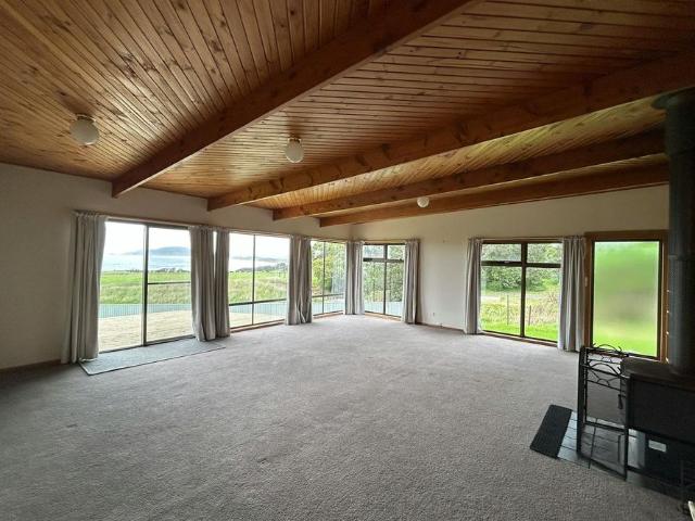 Coastal Living with Stunning Ocean Views in Marrawah