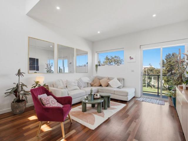 Coastal Living with Stunning Bay Views