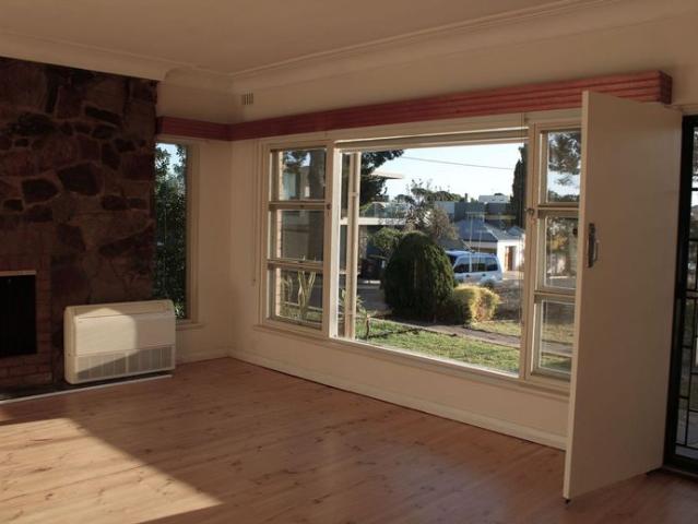 Coastal Living with Stunning Views – 2 Bedroom Home for Rent in Kingston Park