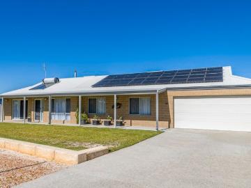 Coastal Living with Space, Privacy & Off Grid Capability