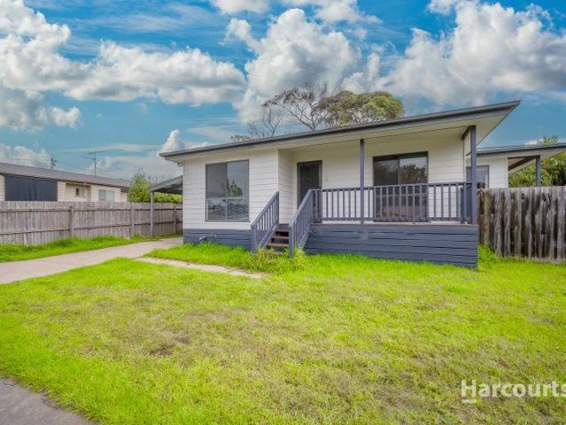 COASTAL LIVING WITH SPACE, STYLE & A PEACEFUL SETTING