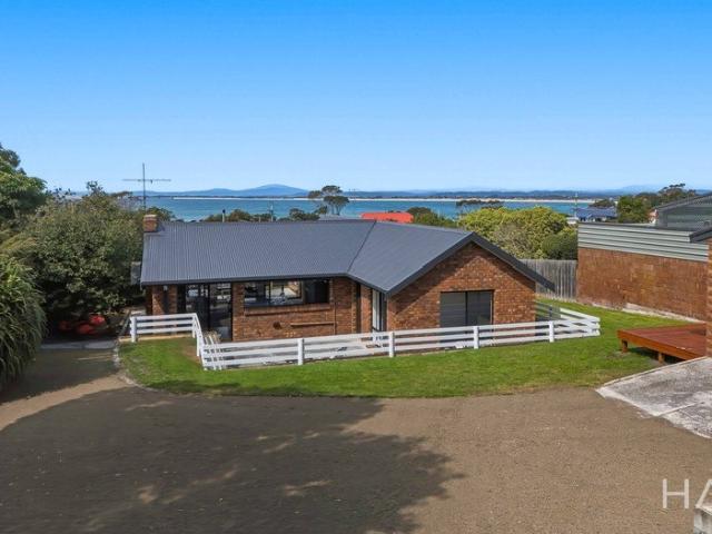 Coastal Living with Space to Spare
