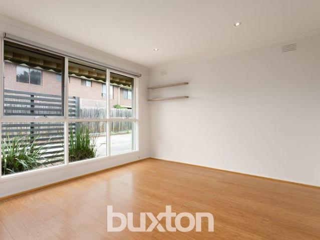 Coastal Living with Spacious Courtyard & Convenient Location