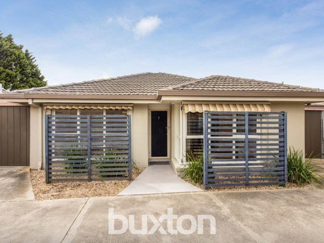 Coastal Living with Spacious Courtyard & Convenient Location