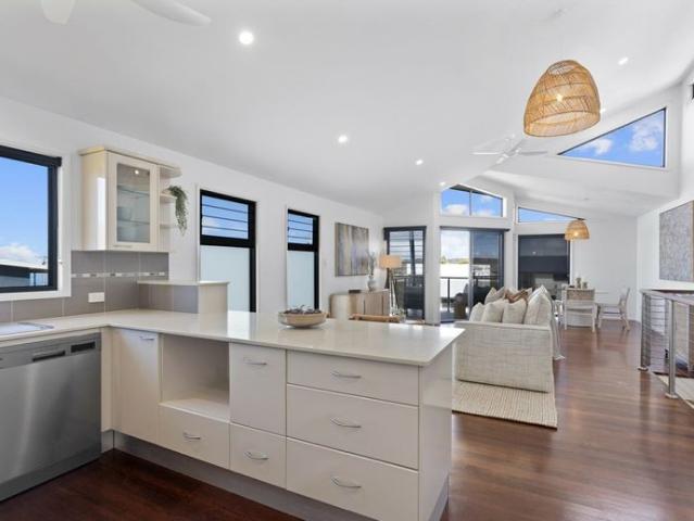 COASTAL LIVING WITH SPECTACULAR OCEAN VIEWS