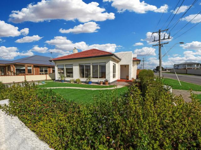 COASTAL LIVING WITH SPECTACULAR SEAVIEWS