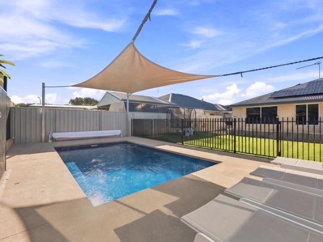 Coastal Living with the Ultimate Entertainer's Backyard