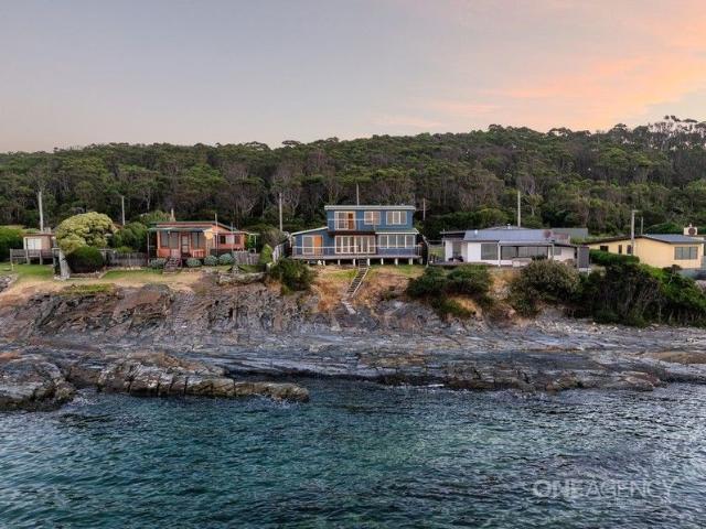 Coastal Living with Uninterrupted Bass Straight Views