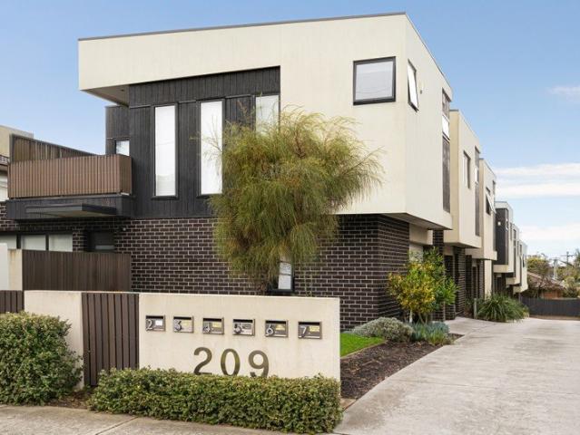 Coastal Living with Versatile Two Level Appeal in the heart of Edithvale