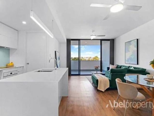 Coastal Living, Your Way | Stylish 2 Bedroom Apartment in Scarborough