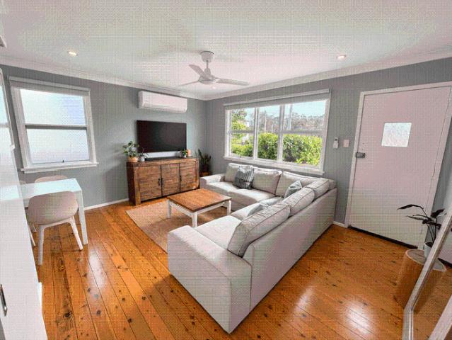 Coastal living a stones throw from Racecourse Beach