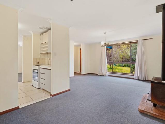 Coastal Living a short walk from Silver Sands Beach $595 per week