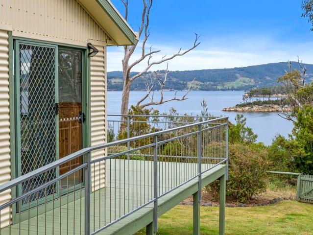 Coastal Living at Beautiful Randalls Bay