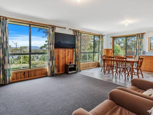 Coastal Living at Beautiful Randalls Bay