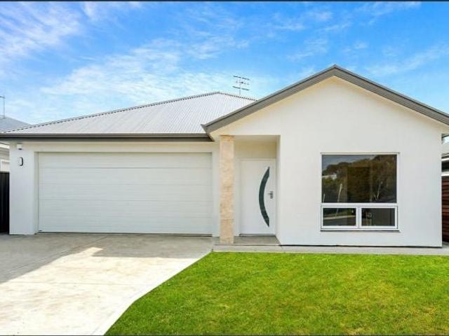 Coastal living at its best in Port Elliot