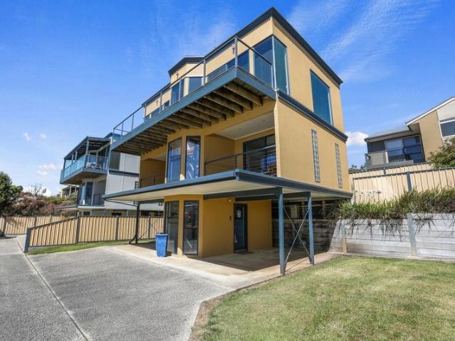 COASTAL LIVING AT ITS BEST STEPS TO THE BEACH