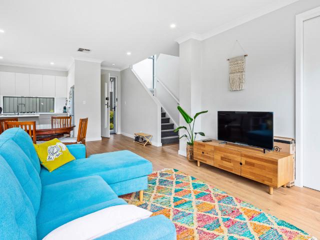 COASTAL LIVING AT ITS BEST – STYLISH, SPACIOUS & JUST MOMENTS FROM THE BEACH!
