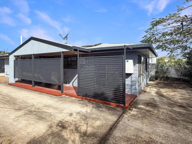 Coastal Living at its Finest: 2 bedroom +Study Fully Furnished