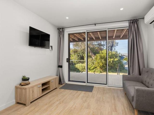 COASTAL LIVING AT ITS FINEST – FULLY FURNISHED BEACHSIDE RETREAT