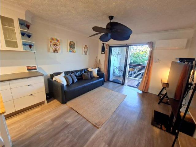 Coastal Living at Its Finest 1 Bedroom Apartment in Mermaid Beach