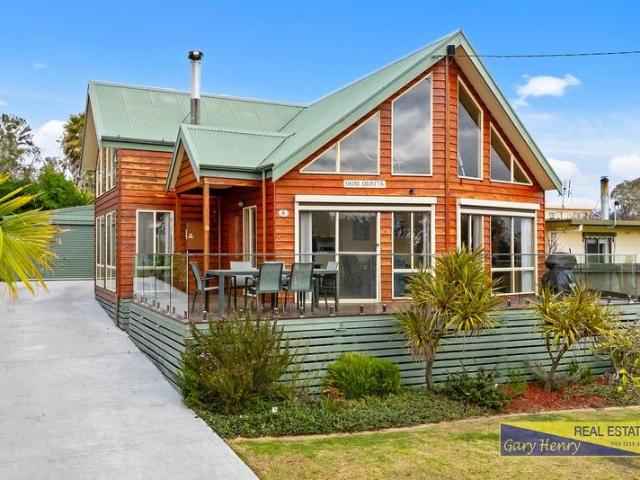 COASTAL LIVING AT LAKE TYERS BEACH!