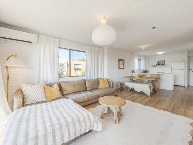 Coastal Living Directly Opposite Coolum Beach