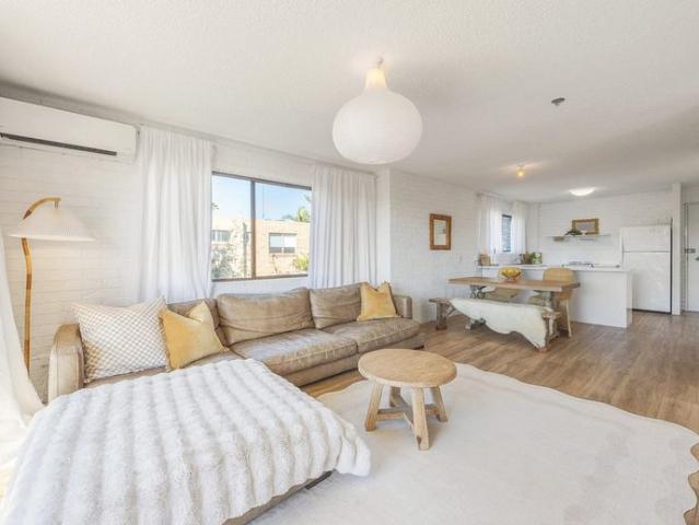 Coastal Living Directly Opposite Coolum Beach