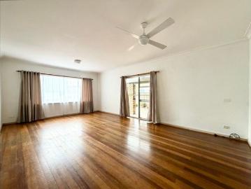 Coastal Living in the Heart of Corlette!