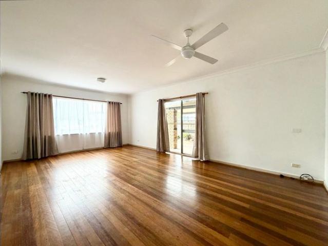 Coastal Living in the Heart of Corlette!