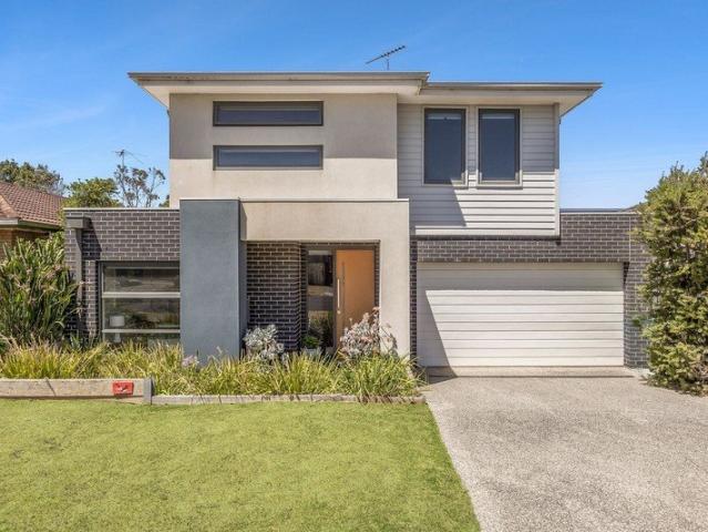 COASTAL LIVING IN THE HEART OF OLD TORQUAY