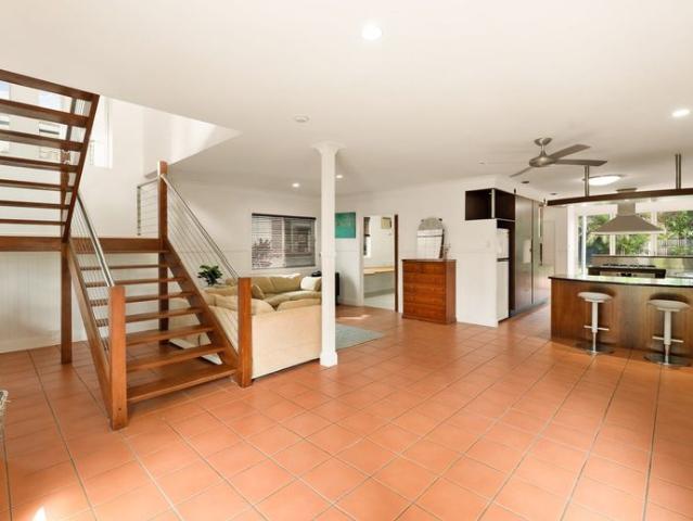 COASTAL LIVING IN THE HEART OF SHORNCLIFFE!