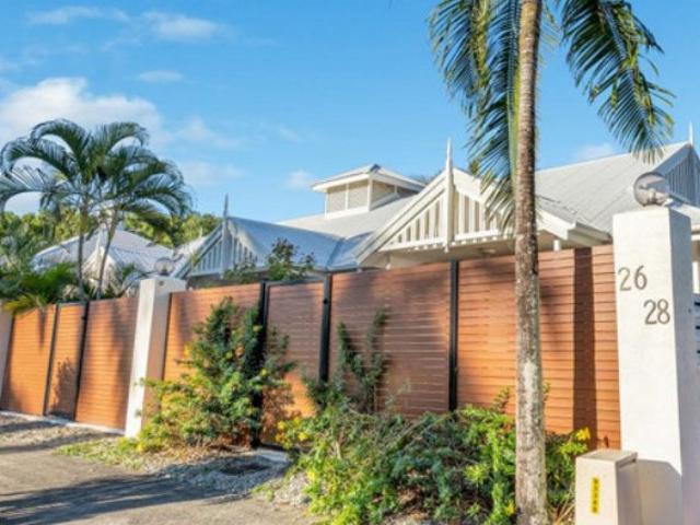 Coastal Living in the Heart of Palm Cove Stylish & Convenient Unit