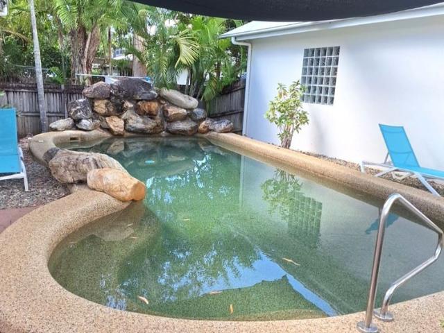 Coastal Living in the Heart of Palm Cove Stylish & Convenient Unit