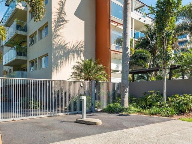 Coastal Living in the Heart of Park Beach Walk to Everything!