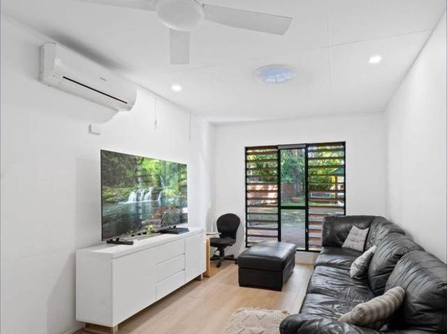 Coastal Living in the Heart of Trinity Beach