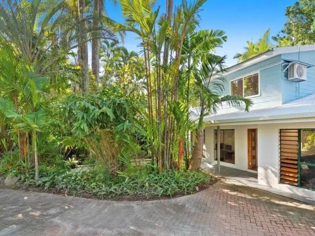 Coastal Living in the Heart of Trinity Beach
