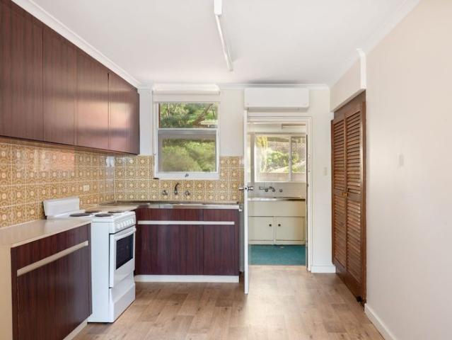 Coastal Living in a Convenient Location!