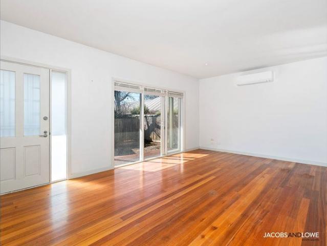 Coastal Living in a Quiet Mornington Setting