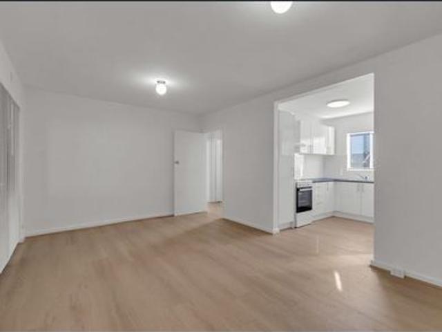 COASTAL LIVING IN A RENOVATED 2x1 LOW MAINTENANCE UNIT