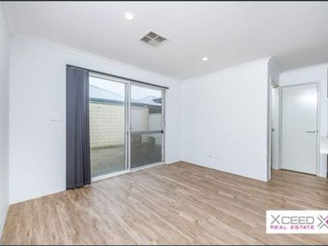 Coastal Living in Alkimos Beach