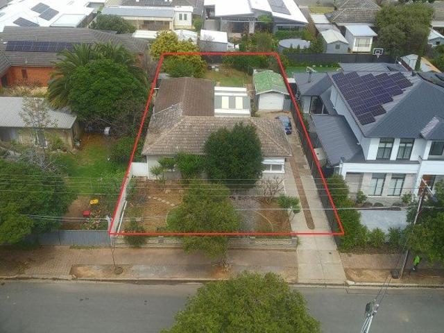 ~2 minutes to the beach, 4 Bed, 2 Bath on a ~726sqm North facing Torrens title allotment