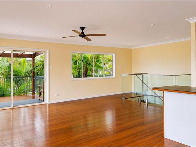 Coastal Living in Sunshine Beach Oasis