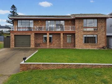 Coastal Living Just Metres from the Water!