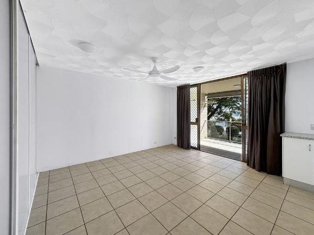 Coastal Living Just Moments from Alexandra Headland Beach!