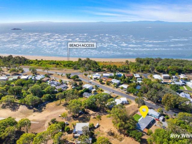 Coastal Living Just Moments from Kinka Beach!