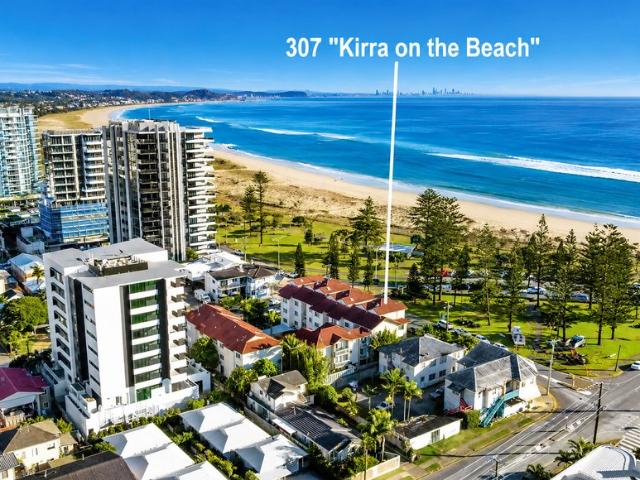 COASTAL LIVING JUST MOMENTS FROM KIRRA BEACH
