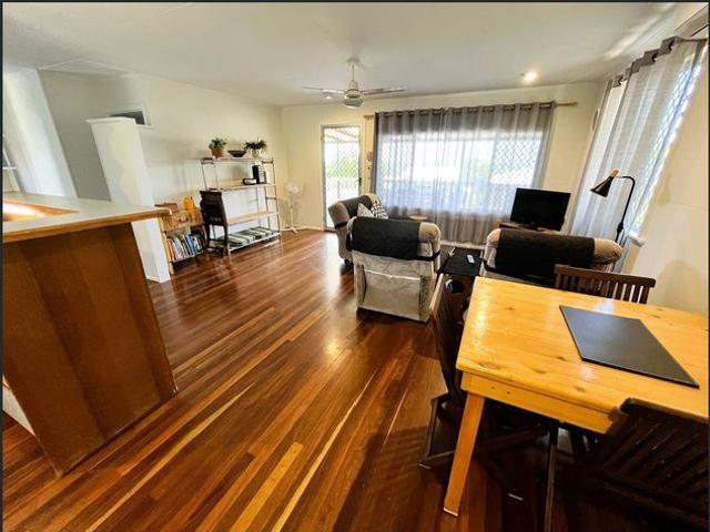 Coastal Living Just Moments from Lammermoor Beach!