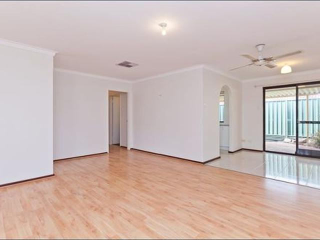 Coastal Living just a few mins walk to the beach and cafes. modern, spacious, light and airy 3 x 1.5 x 2 unit. 57 Brighton Rd Scarborough